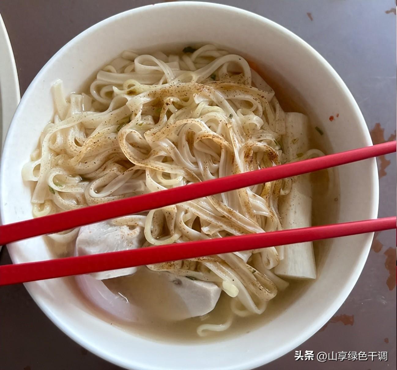 女子晒山东婆婆做的饭视频，女子晒山东婆婆做的美食视频