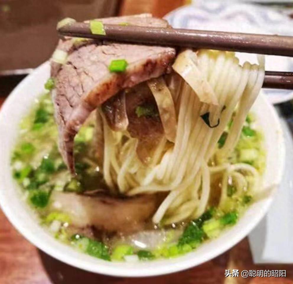 《兰州牛肉面》，兰州牛肉面正宗吃法